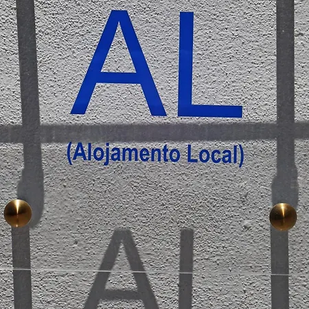 Mira Pombeira *